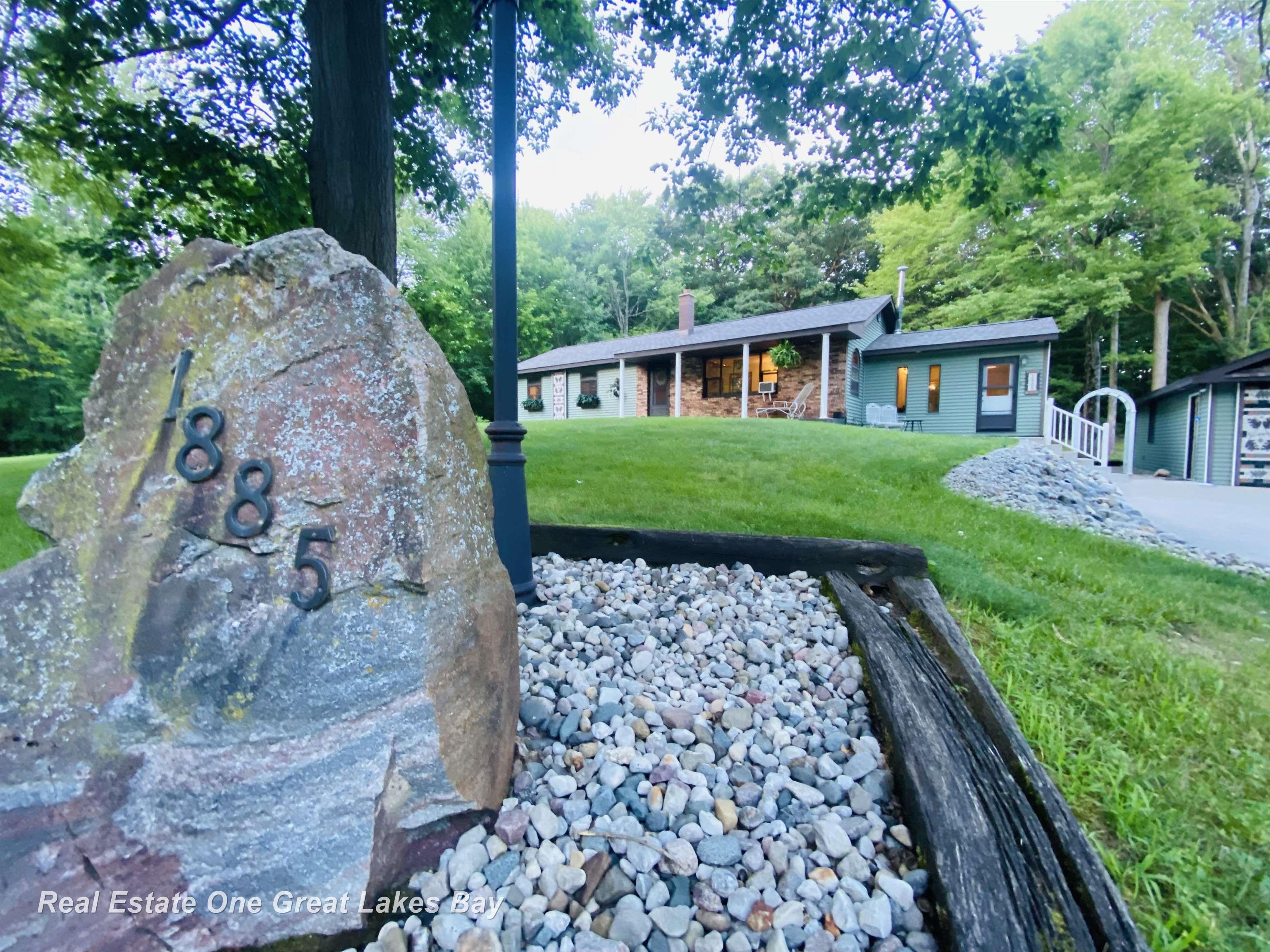 1885 Erskine Road Hemlock, MI 48626 - Photo 2 of 45