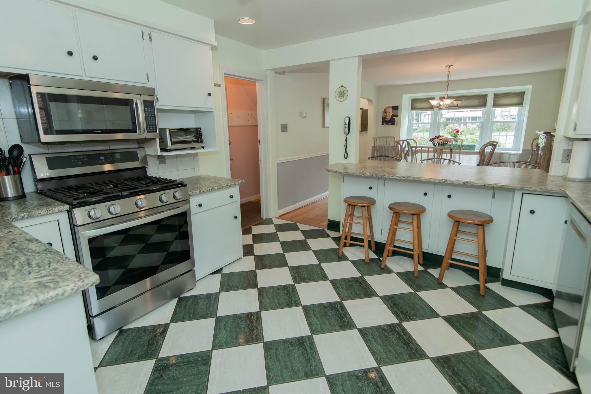 7401 Barclay Road Cheltenham, PA 19012 - Photo 23 of 36