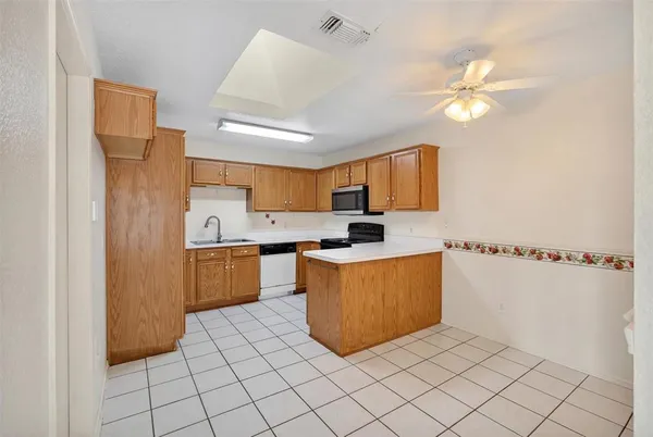 $2,300 | 7016 Snowivy Court, Arlington, TX 76001