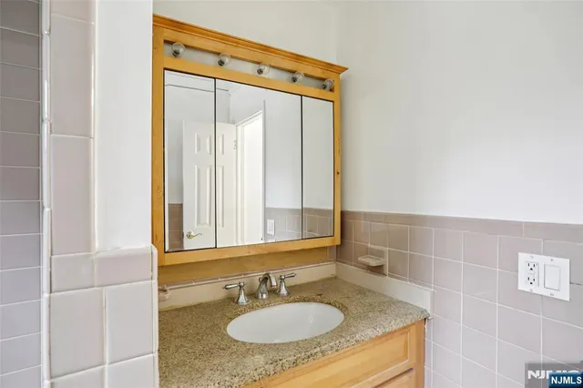 $4,200 | 254 Darlington Avenue, Ramsey, NJ 07446