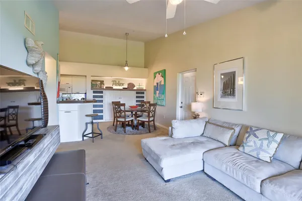 $1,900 | 321 Villa Circle, Unit 321, Boynton Beach, FL 33435