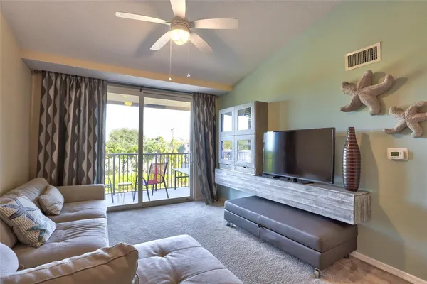 $1,900 | 321 Villa Circle, Unit 321, Boynton Beach, FL 33435