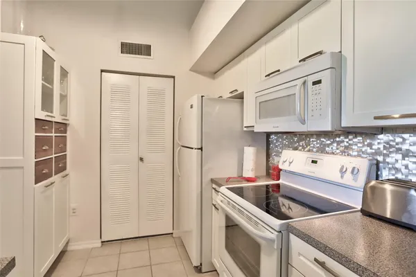 $1,900 | 321 Villa Circle, Unit 321, Boynton Beach, FL 33435