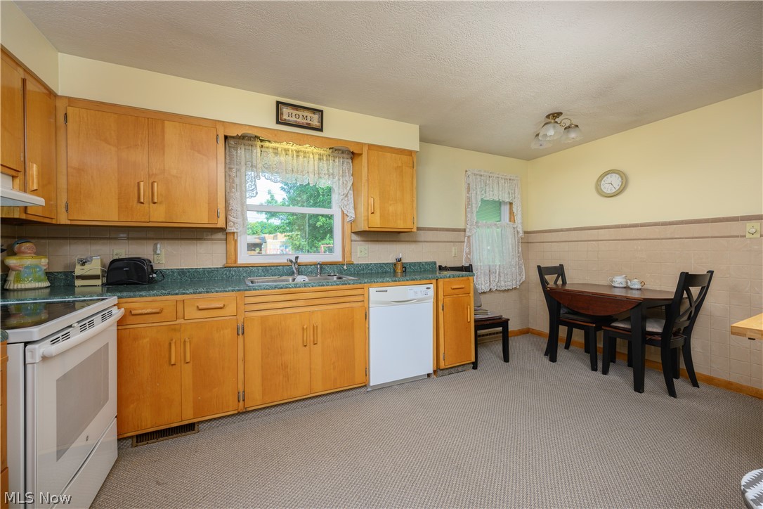 318 South Reeves Avenue Dover, OH 44622 - Photo 9 of 20