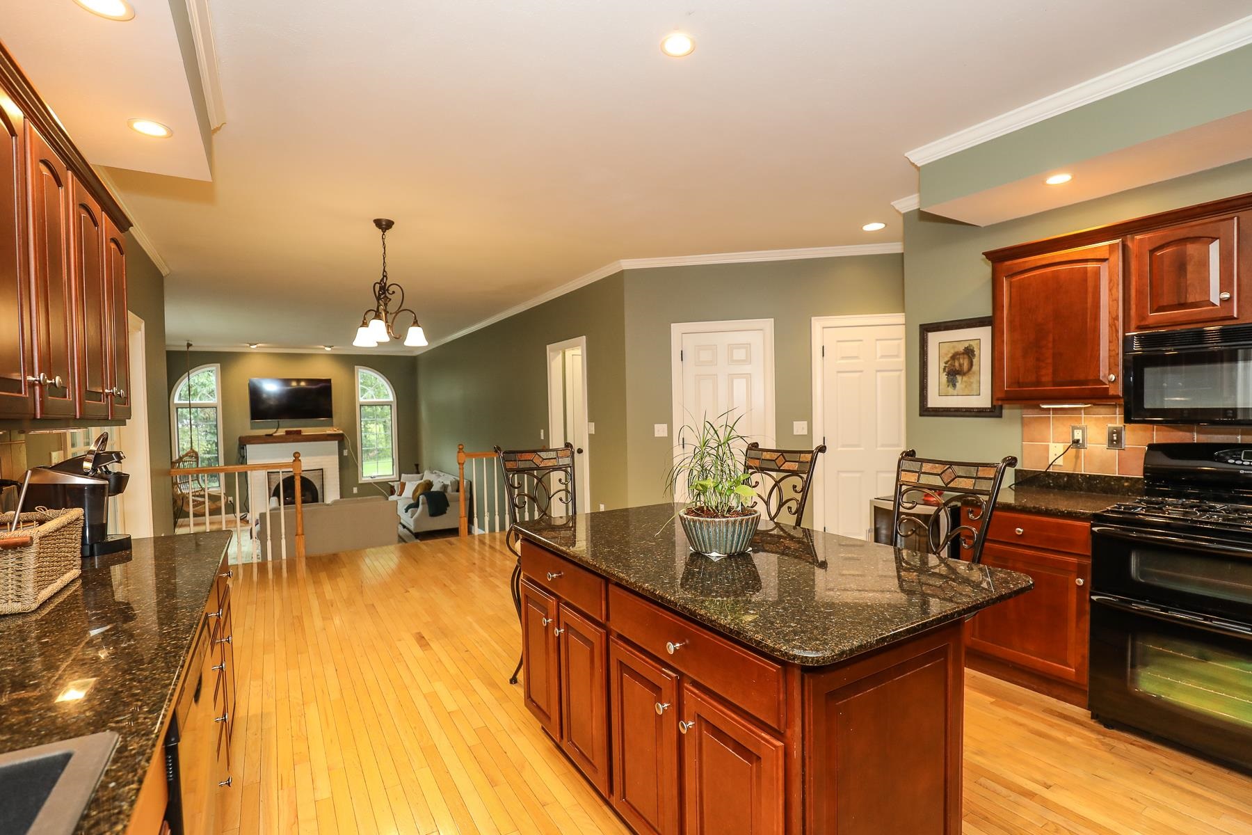 9 Apollo Way Salem, NH 03079 - Photo 16 of 39