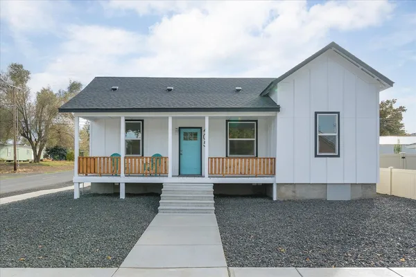 $229,900 | 405 West 2nd Street, Sprague, WA 99032