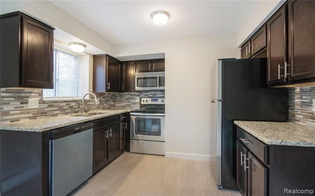 2161 Decker Road, Unit 23 Walled Lake, MI 48390 - Photo 6 of 13