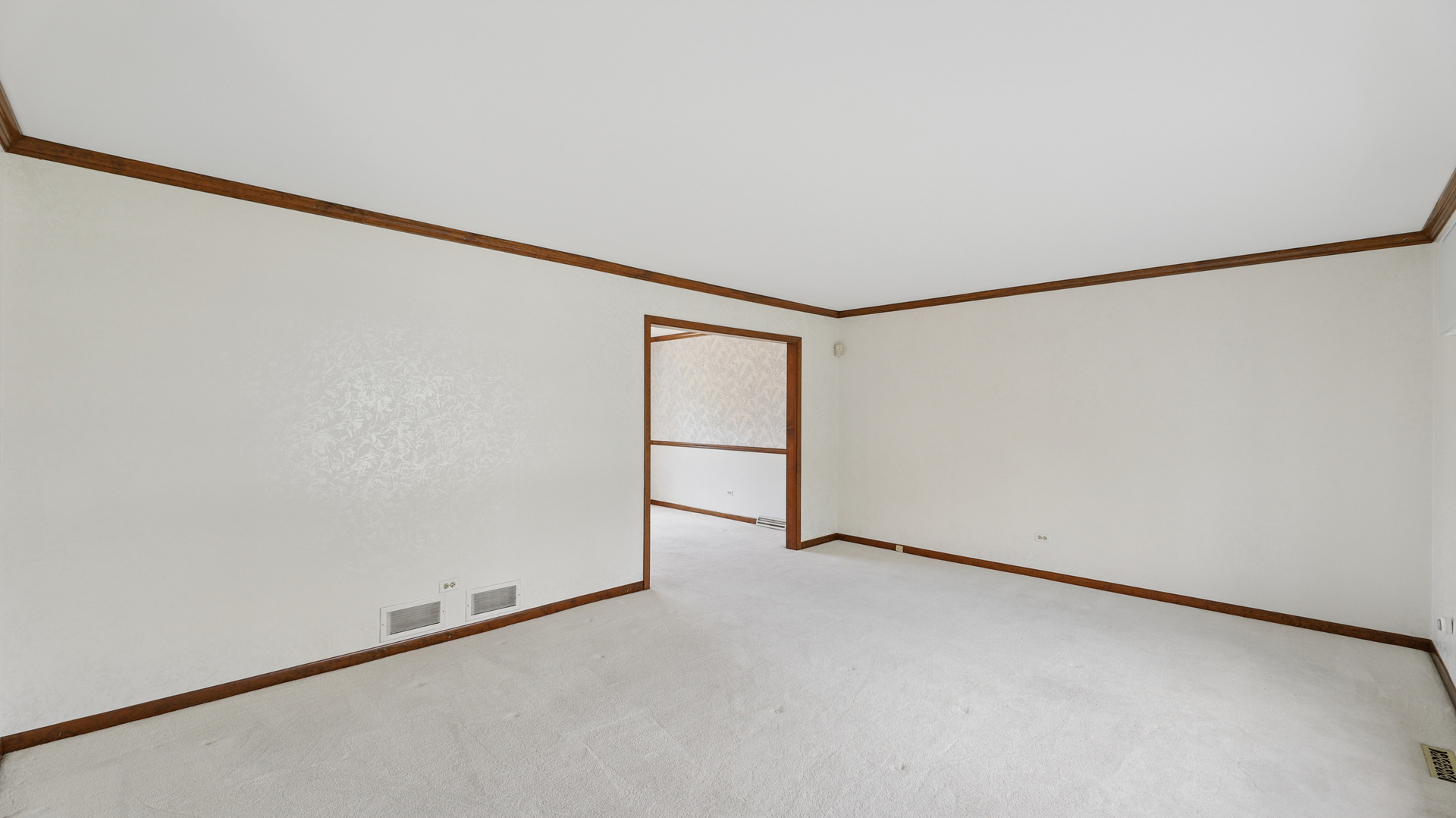 909 Surrey Road Addison, IL 60101 - Photo 13 of 27