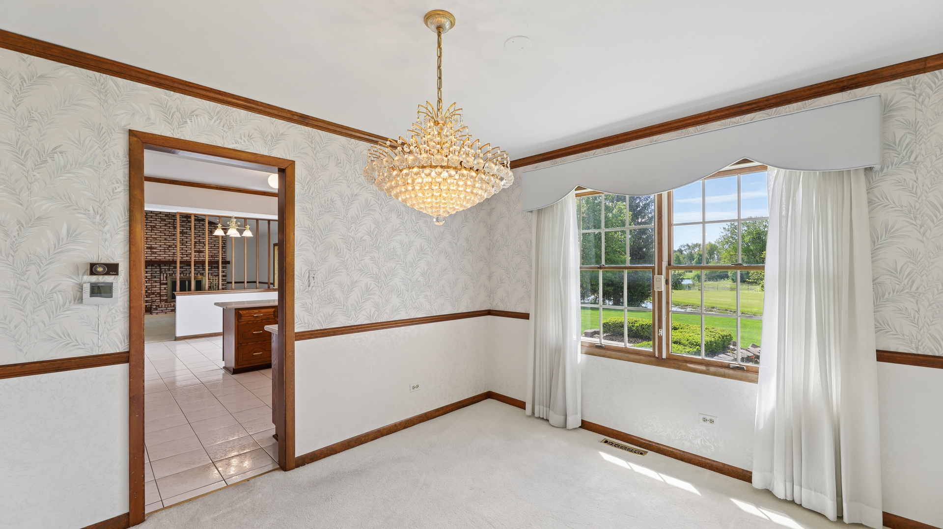 909 Surrey Road Addison, IL 60101 - Photo 14 of 27