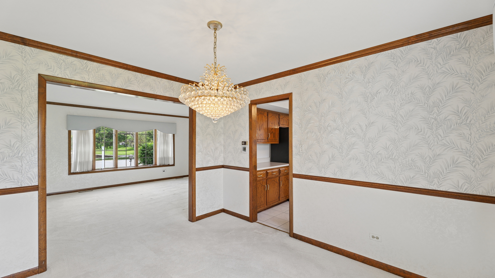 909 Surrey Road Addison, IL 60101 - Photo 15 of 27