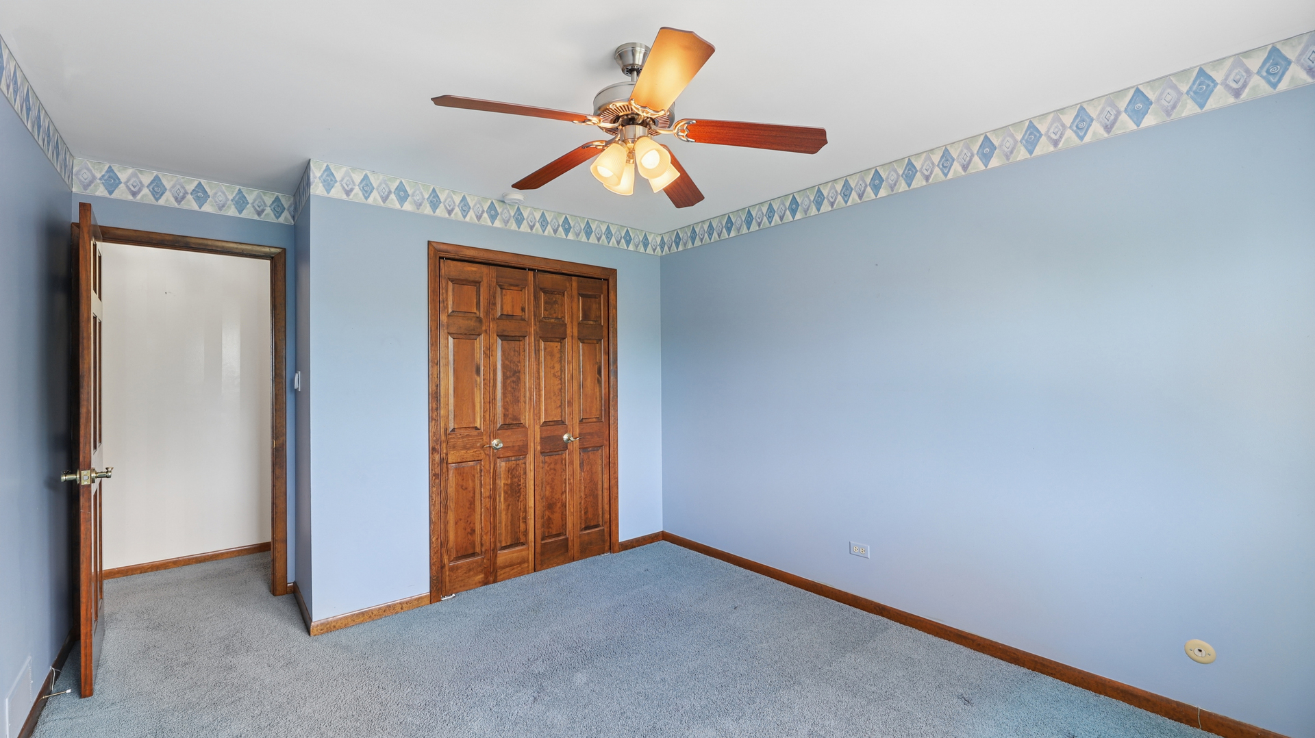 909 Surrey Road Addison, IL 60101 - Photo 20 of 27