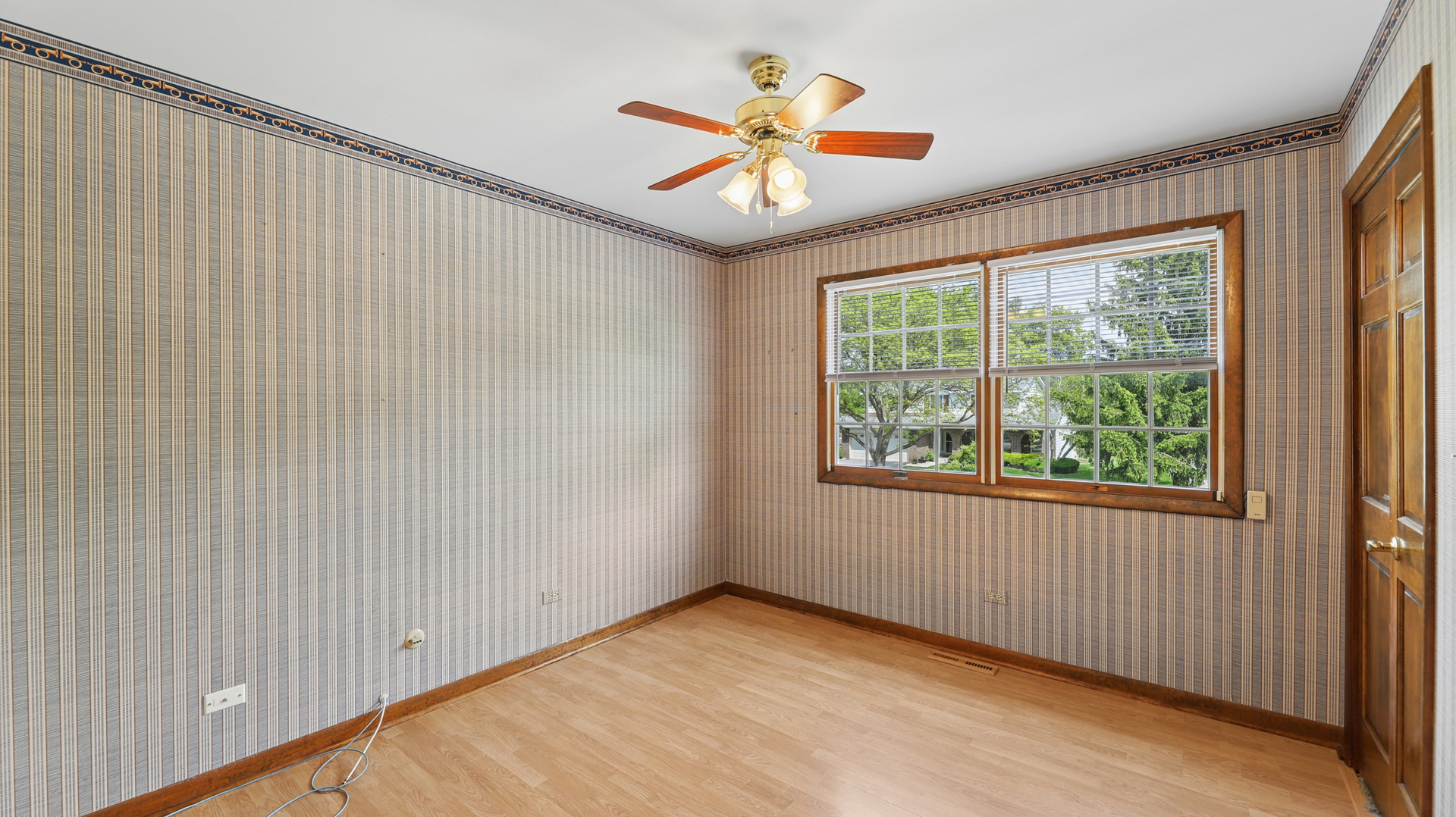 909 Surrey Road Addison, IL 60101 - Photo 22 of 27
