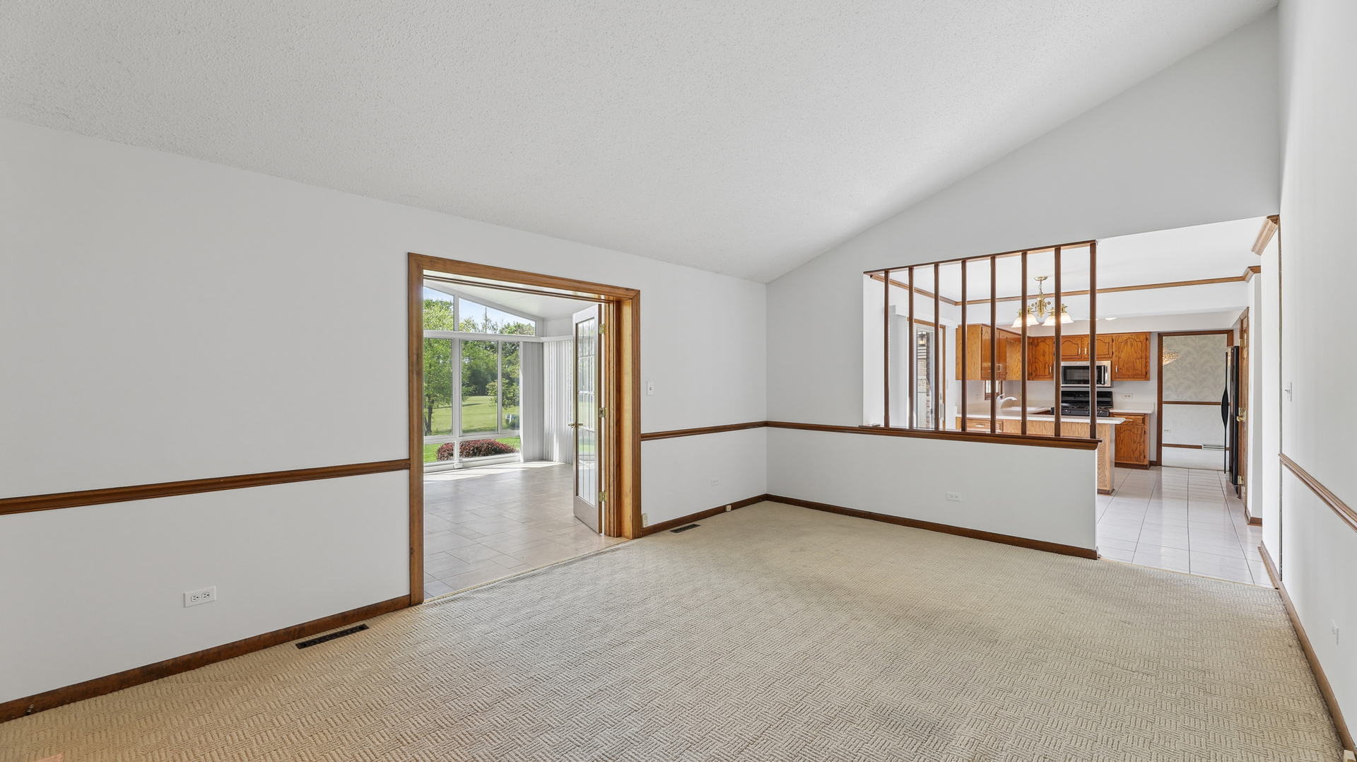 909 Surrey Road Addison, IL 60101 - Photo 9 of 27