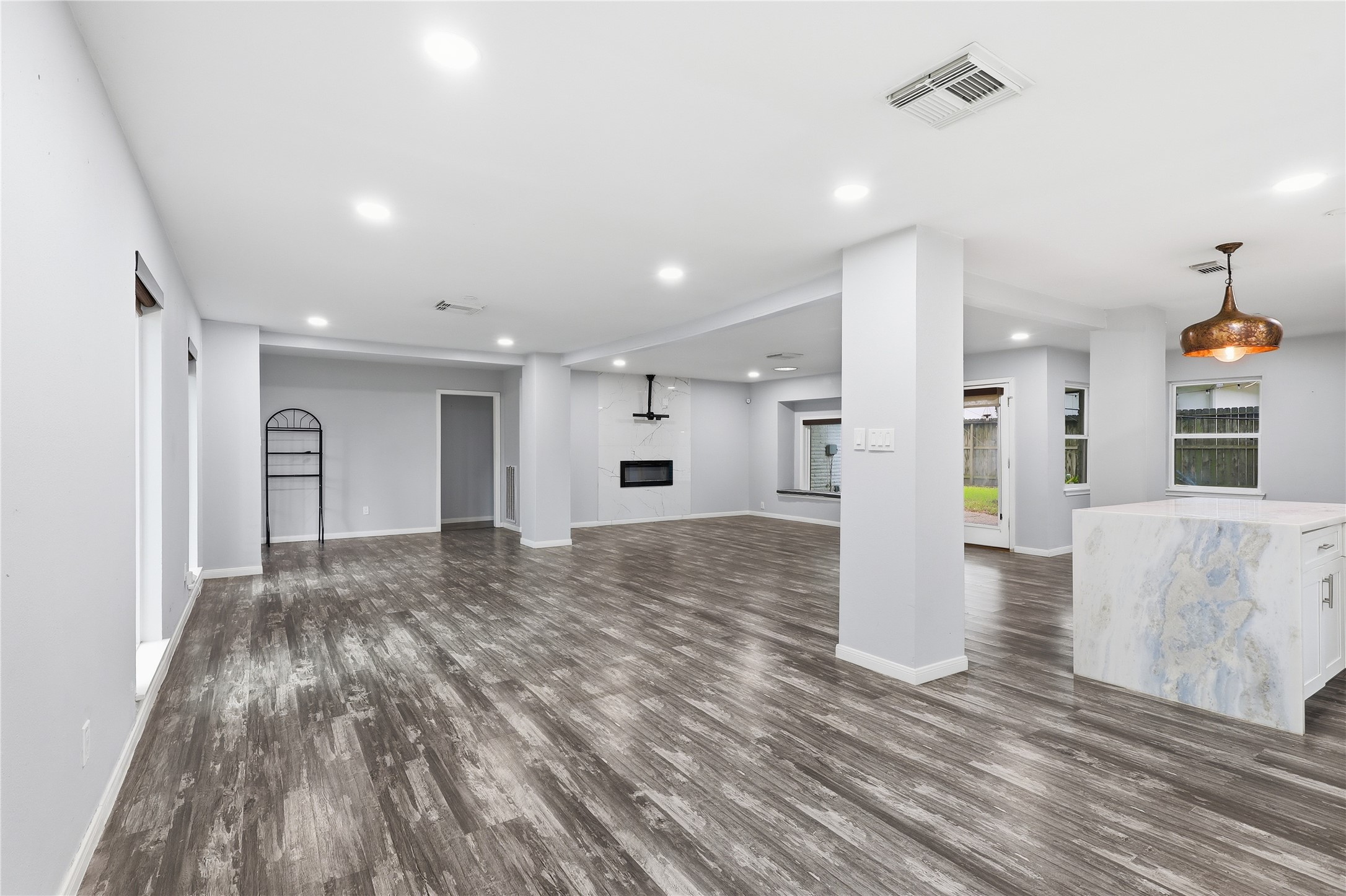 5347 Rutherglenn Drive Houston, TX 77096 - Photo 8 of 21 Gallery Image 8
