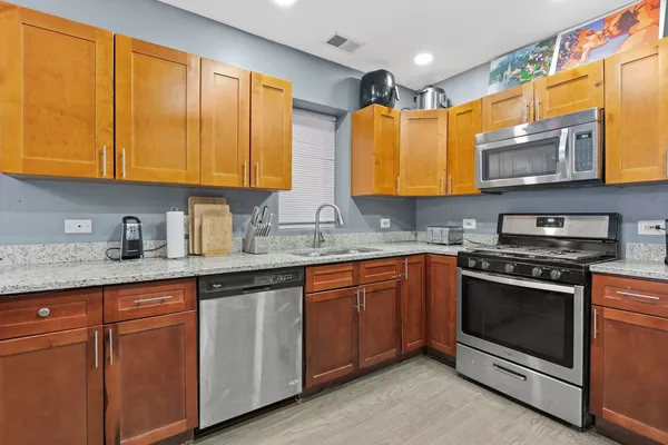 $3,000 | 4736 South Drexel Boulevard, Unit 1S, Chicago, IL 60615