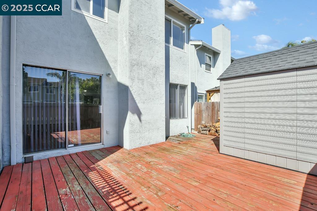 65 Edgewater Place Pittsburg, CA 94565 - Photo 29 of 31 a view of a balcony with wooden floor