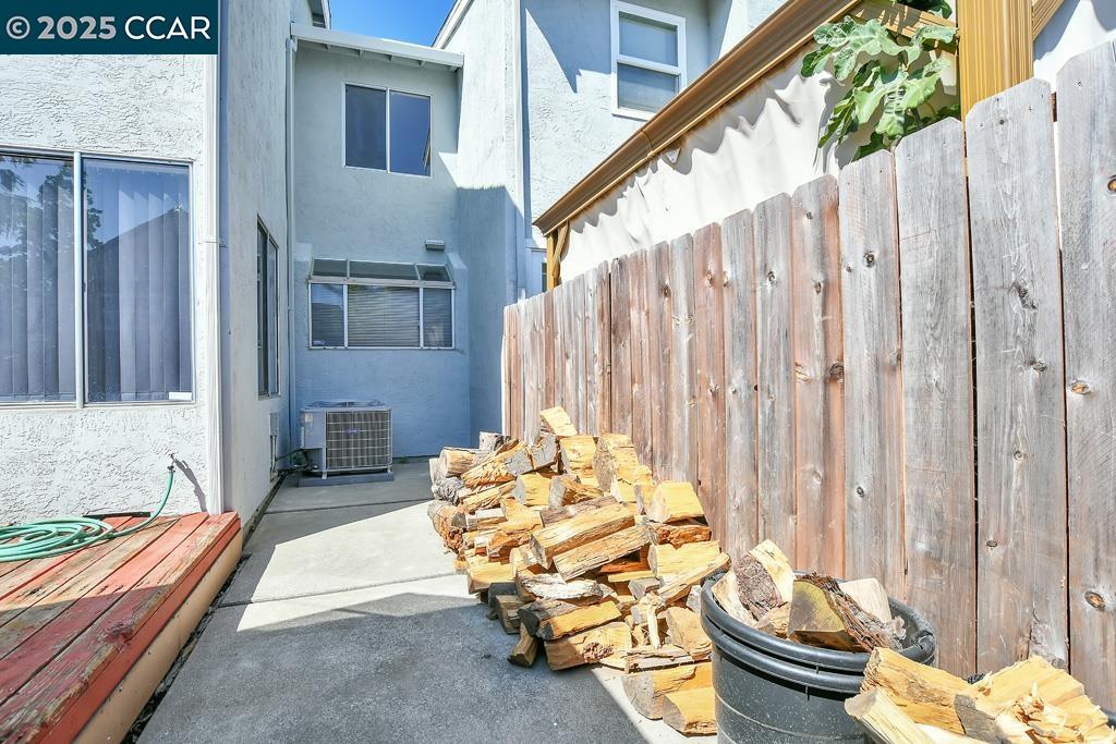 65 Edgewater Place Pittsburg, CA 94565 - Photo 31 of 31 a balcony with table and chairs