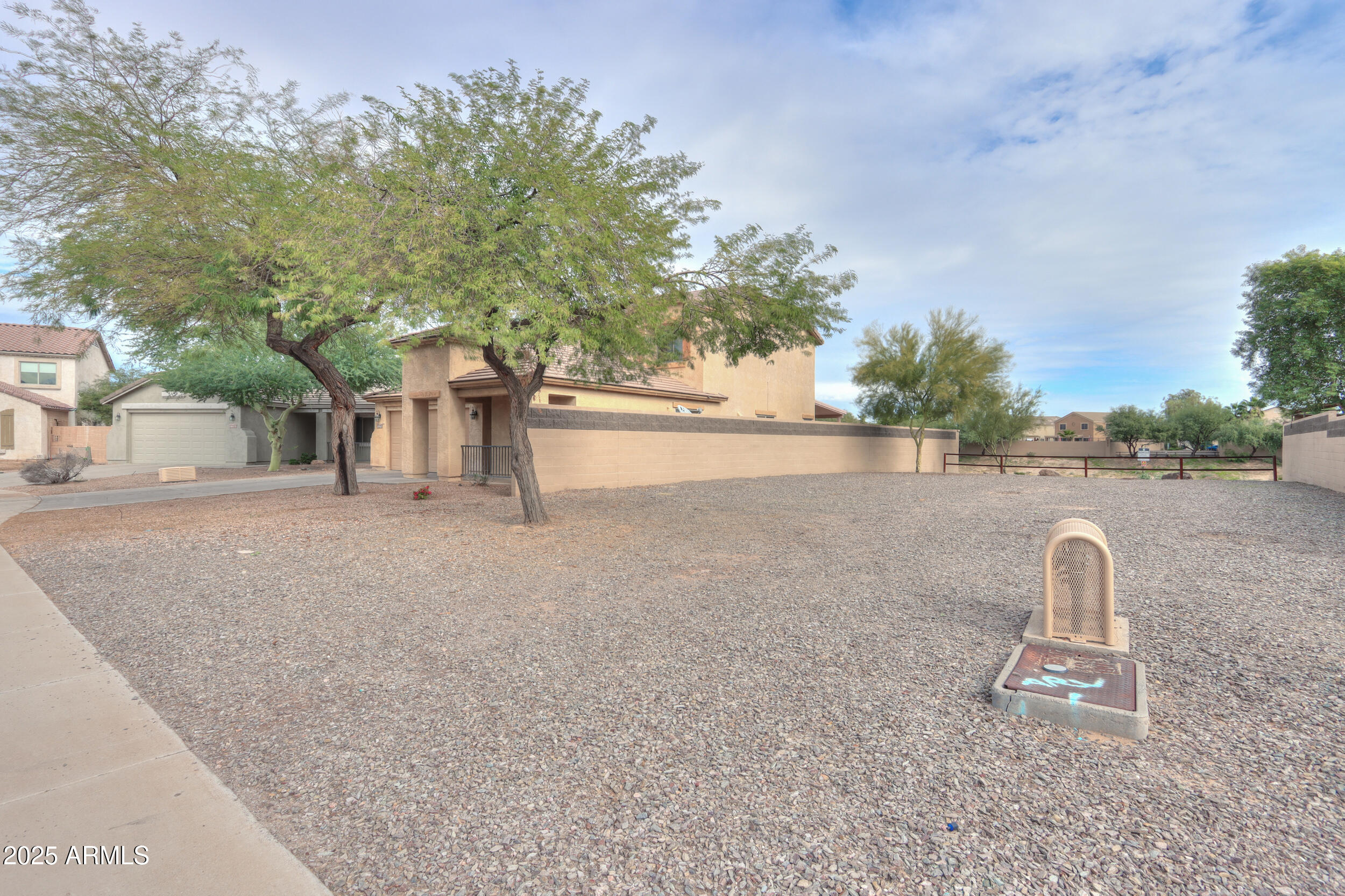 18967 North Leland Road Maricopa, AZ 85138 - Photo 3 of 27 04