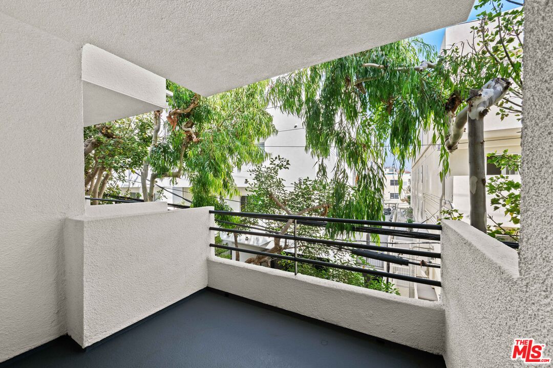 1312 South Saltair Avenue, Unit 215 Los Angeles, CA 90025 - Photo 10 of 31 a view of a garden