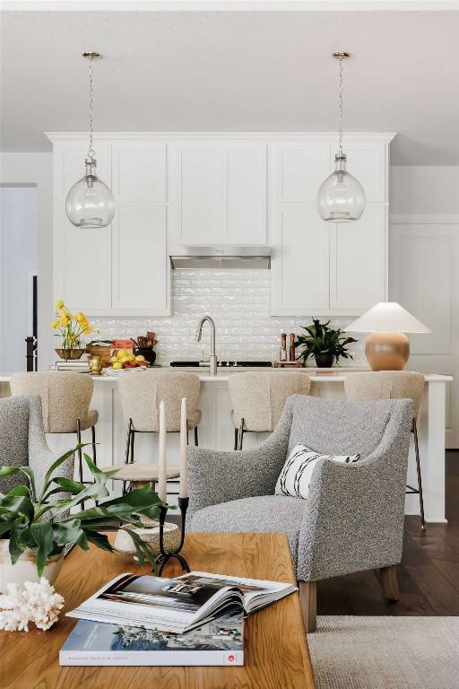 120 Hollytree Court Georgetown, TX 78628 - Photo 13 of 40 a living room with furniture and kitchen view