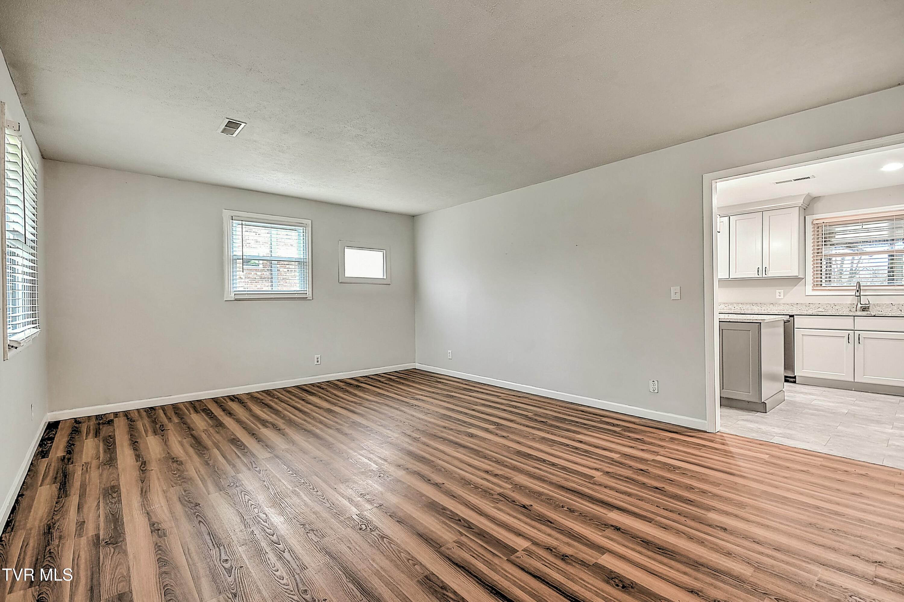 518 Spruce Street Mount Carmel, TN 37645 - Photo 11 of 52 tempImagefIfTEn