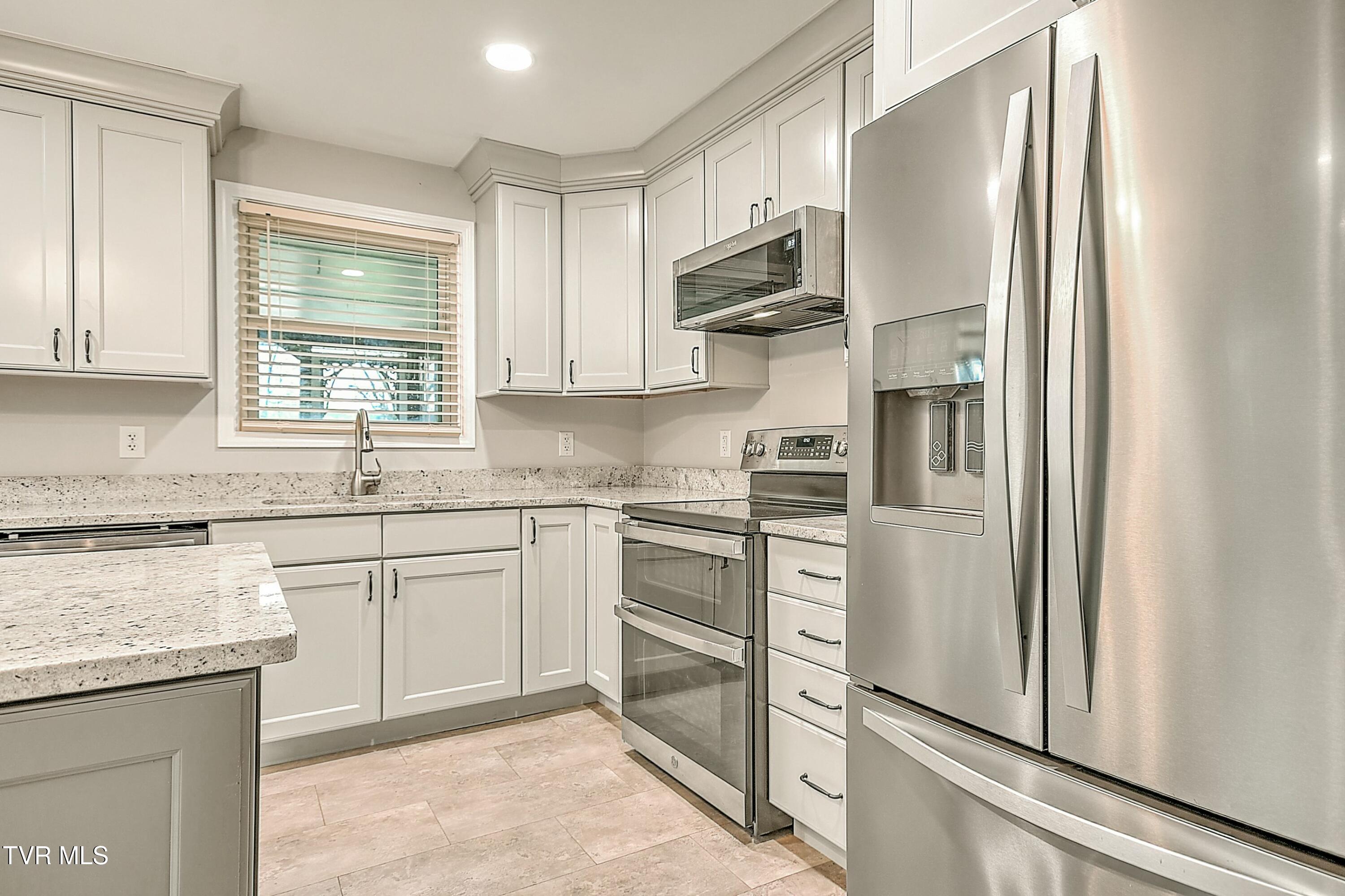 518 Spruce Street Mount Carmel, TN 37645 - Photo 12 of 52 tempImagebOpwPX