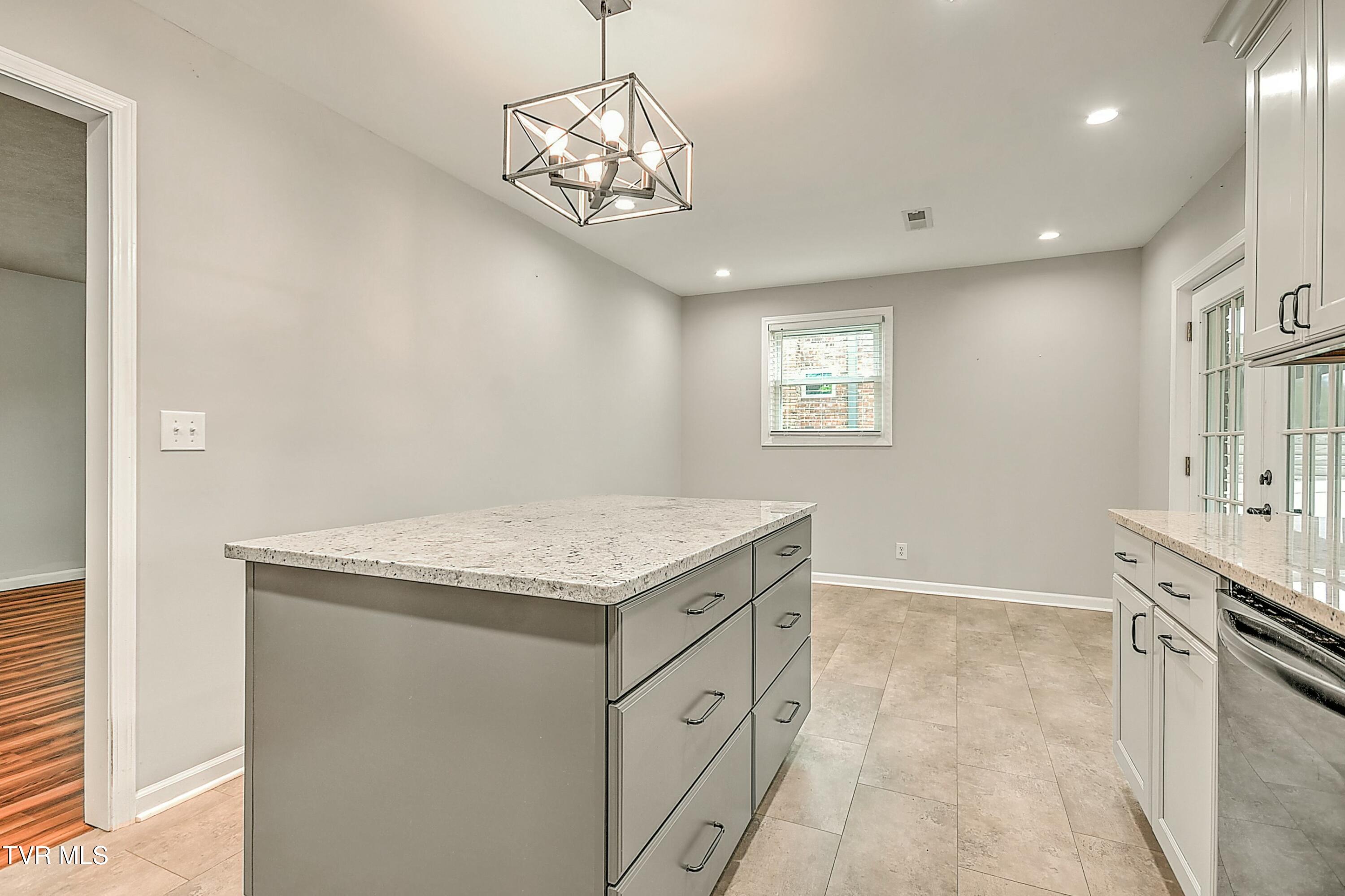 518 Spruce Street Mount Carmel, TN 37645 - Photo 14 of 52 tempImageaArMIz