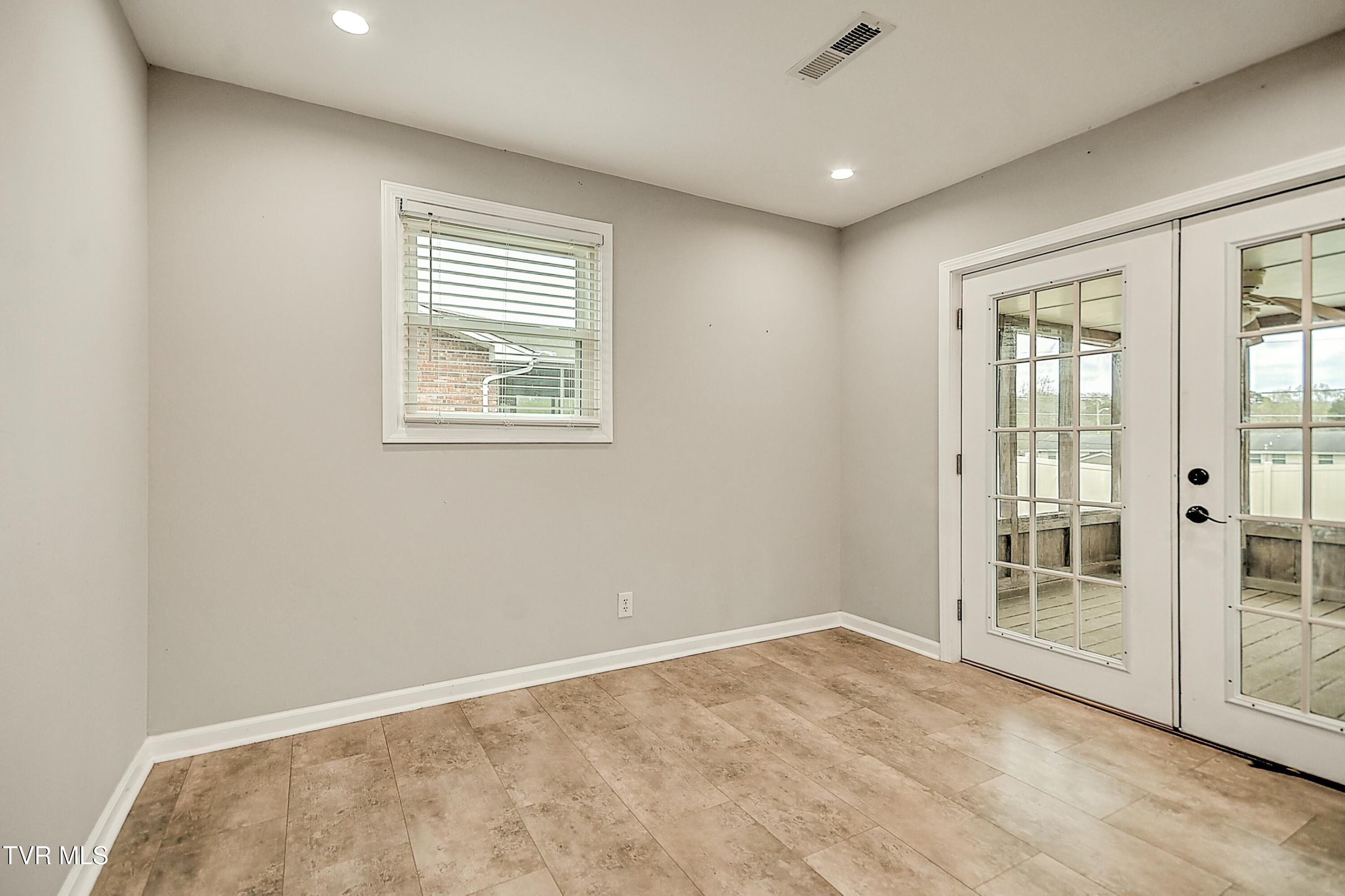 518 Spruce Street Mount Carmel, TN 37645 - Photo 21 of 52 tempImageamRBFs