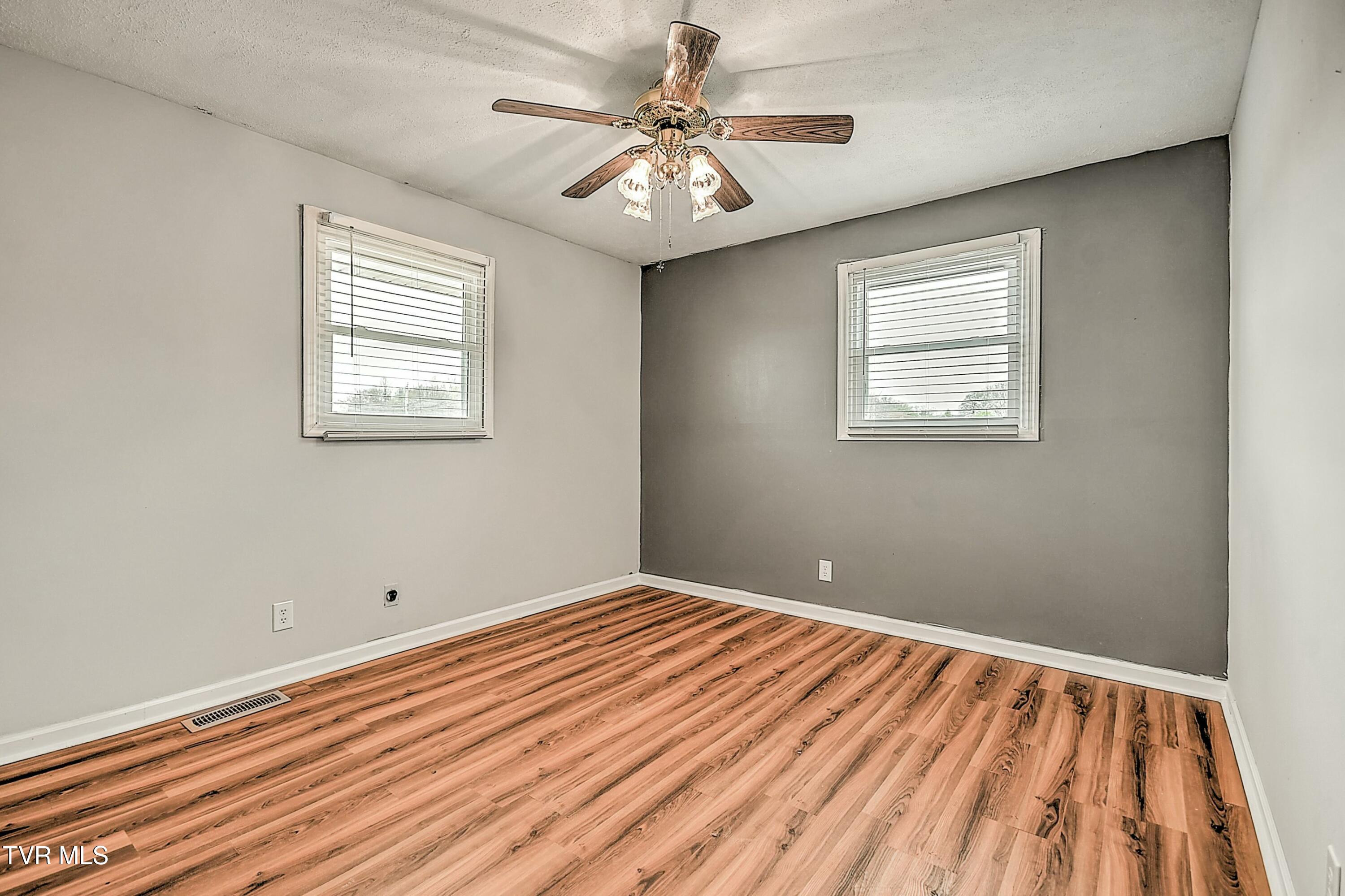 518 Spruce Street Mount Carmel, TN 37645 - Photo 30 of 52 tempImageNpZu89