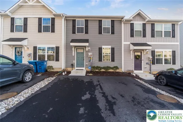 $319,900 | 2142 Cross Country Road, Northampton, PA 18067