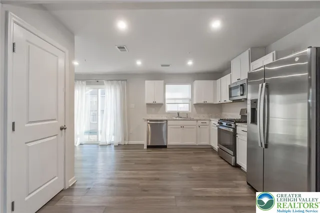 $319,900 | 2142 Cross Country Road, Northampton, PA 18067