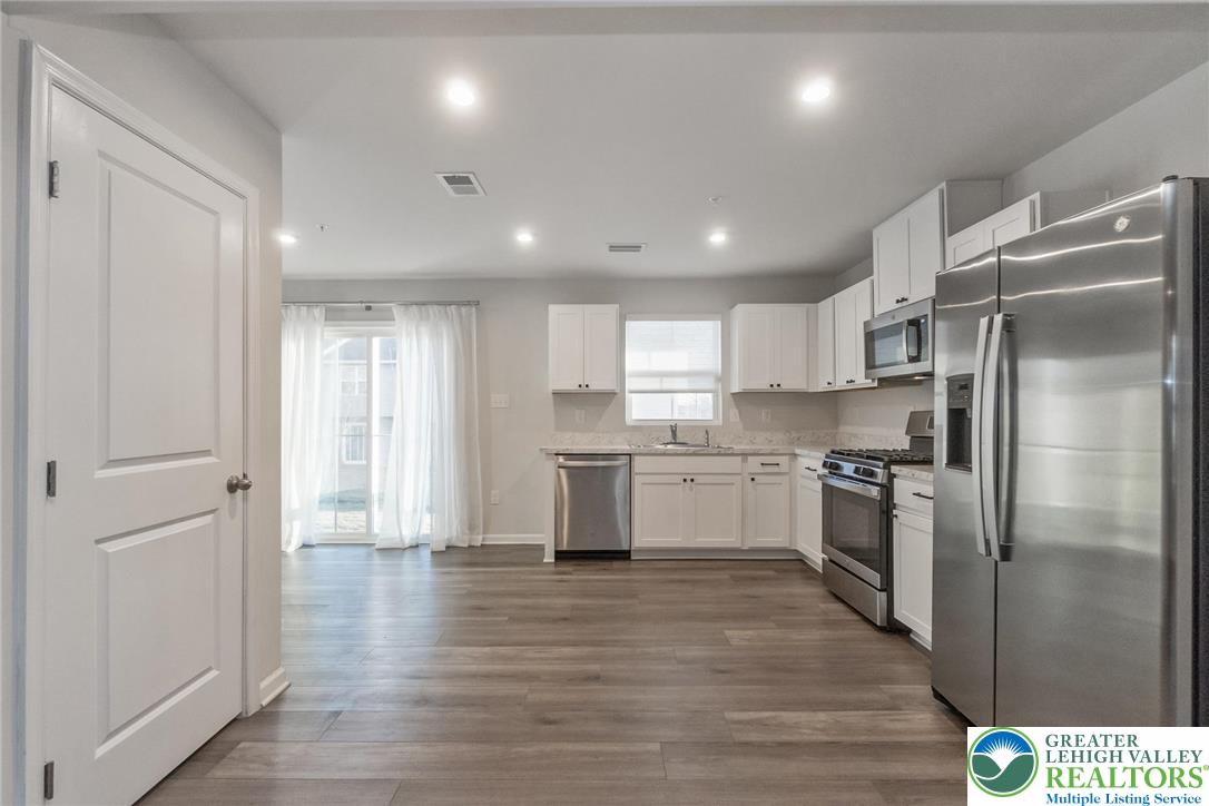 2142 Cross Country Road Northampton, PA 18067 - Photo 13 of 40