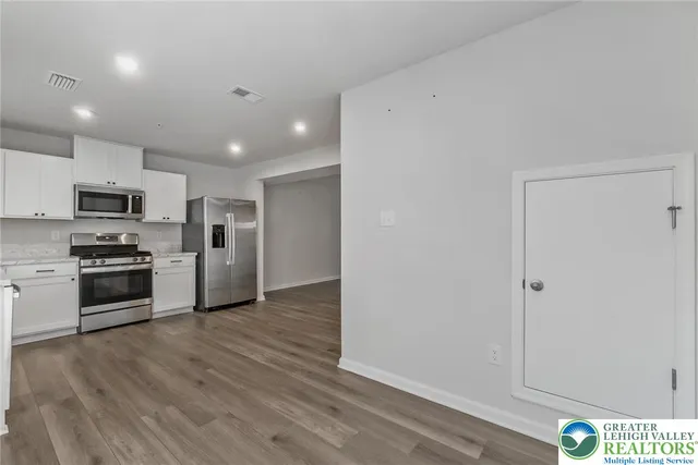 $319,900 | 2142 Cross Country Road, Northampton, PA 18067