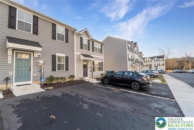 $319,900 | 2142 Cross Country Road, Northampton, PA 18067