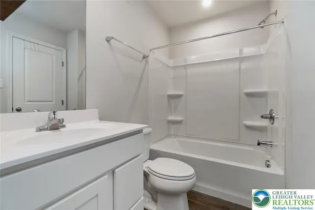 $319,900 | 2142 Cross Country Road, Northampton, PA 18067