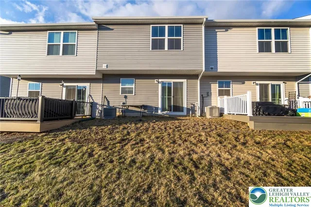 $319,900 | 2142 Cross Country Road, Northampton, PA 18067