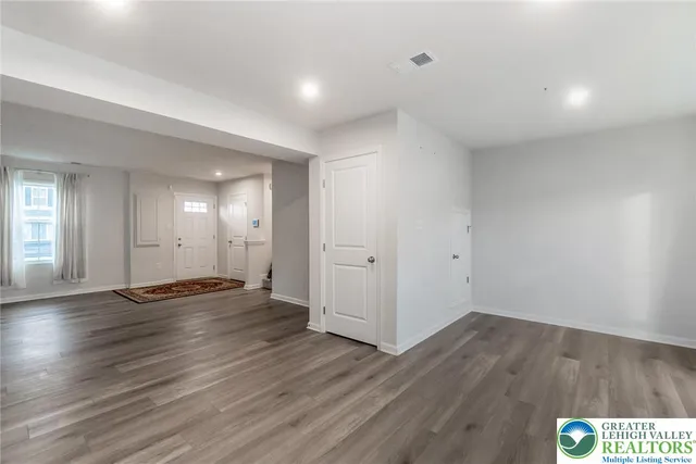 $319,900 | 2142 Cross Country Road, Northampton, PA 18067