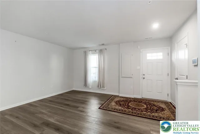 $319,900 | 2142 Cross Country Road, Northampton, PA 18067