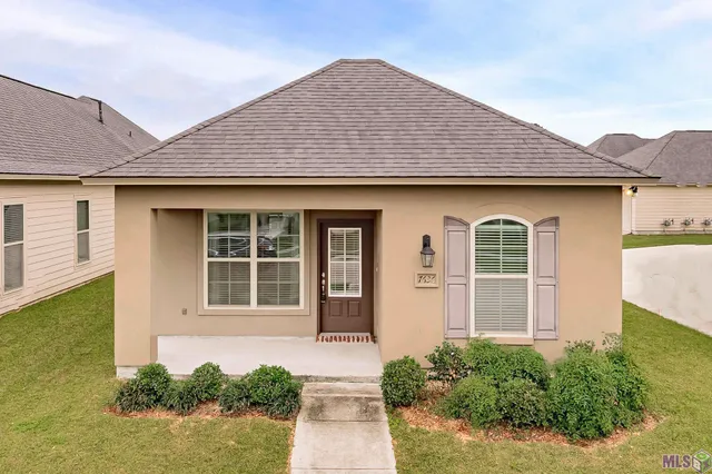 $1,950 | 7636 West Pelican Lks Avenue, Baton Rouge, LA 70820