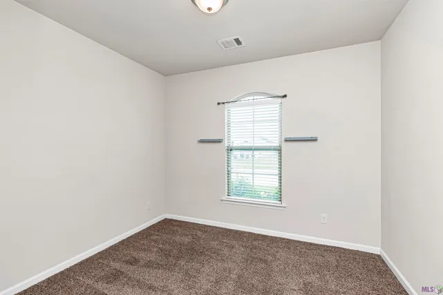 $1,950 | 7636 West Pelican Lks Avenue, Baton Rouge, LA 70820