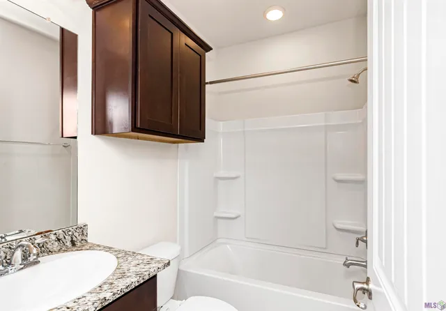 $1,950 | 7636 West Pelican Lks Avenue, Baton Rouge, LA 70820