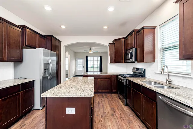 $1,950 | 7636 West Pelican Lks Avenue, Baton Rouge, LA 70820