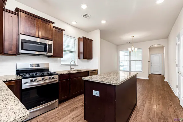 $1,950 | 7636 West Pelican Lks Avenue, Baton Rouge, LA 70820