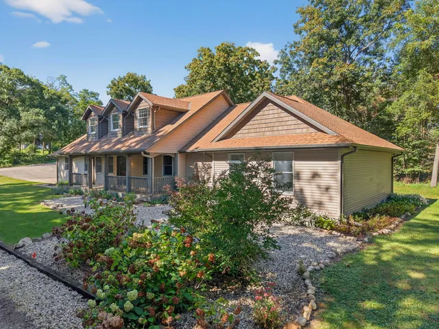 $739,900 | W349S10106 Bittersweet Court, Eagle, WI 53119