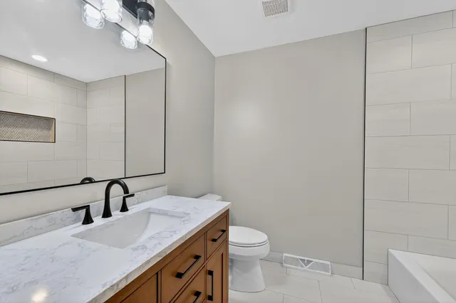 $739,900 | W349S10106 Bittersweet Court, Eagle, WI 53119