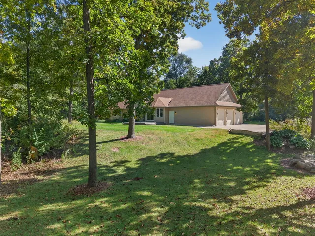 $739,900 | W349S10106 Bittersweet Court, Eagle, WI 53119