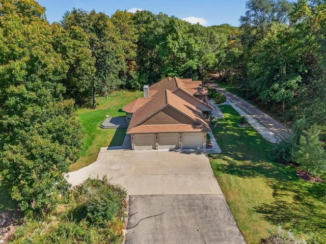 $739,900 | W349S10106 Bittersweet Court, Eagle, WI 53119