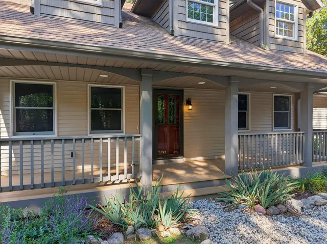 $739,900 | W349S10106 Bittersweet Court, Eagle, WI 53119