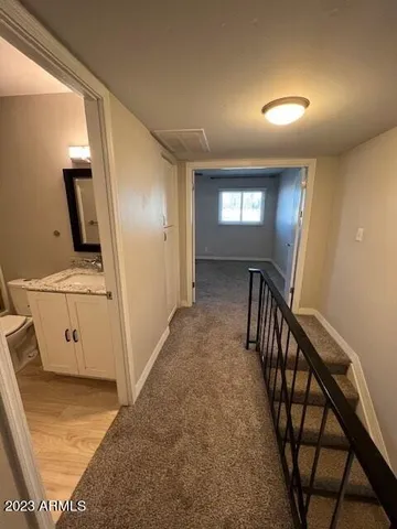 en empty room with windows and ceiling fan