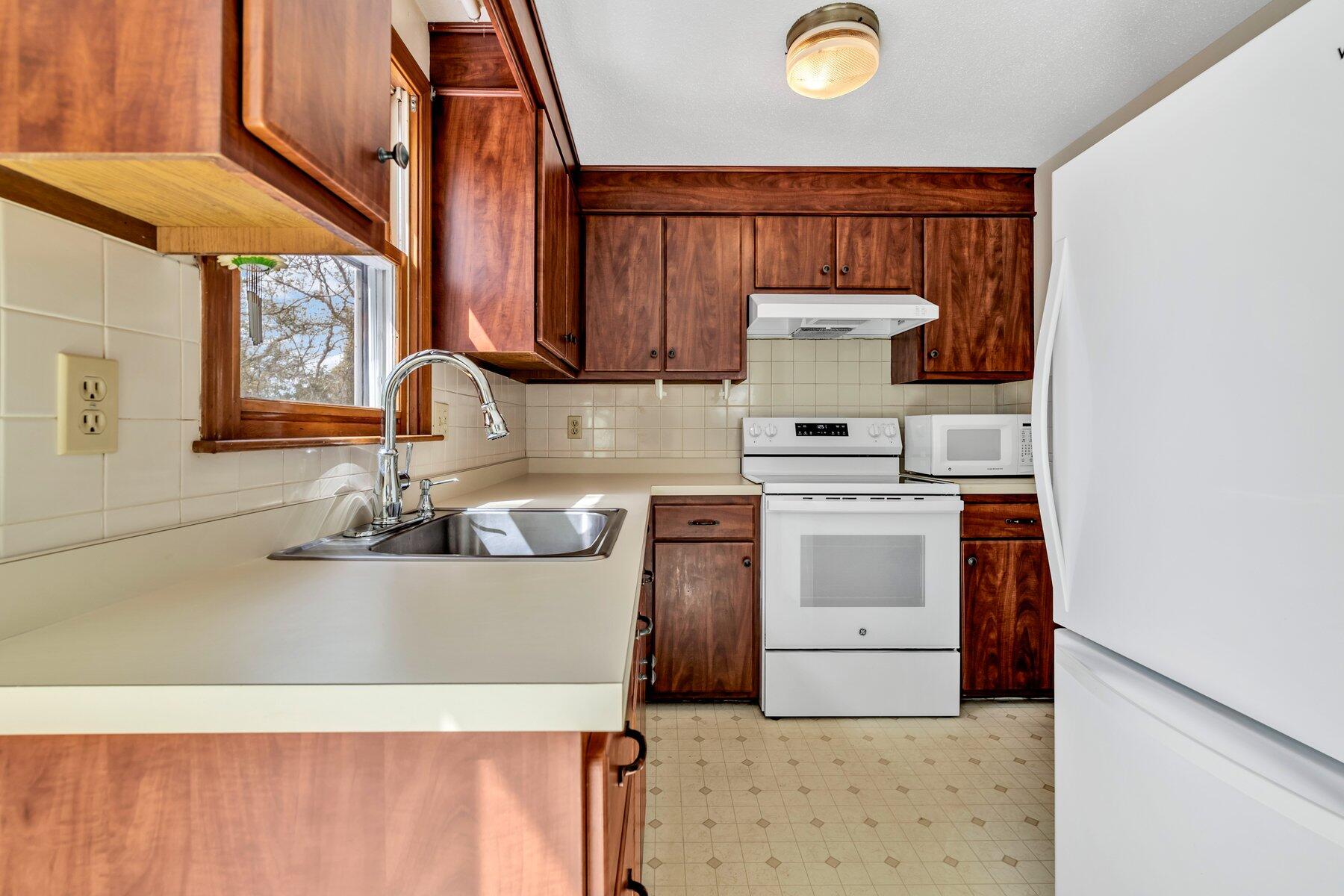 29 Delivery Road South Yarmouth, MA 02664 - Photo 7 of 23 IMGP9621